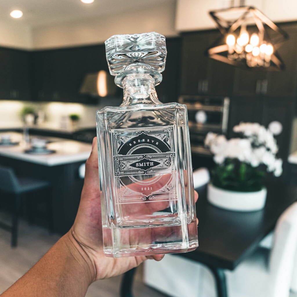 Classic Decanter Gift Set Personalized Whiskey Decanter Swanky Badger Front Engraving + 2 glasses Standard Box (Cardboard) 